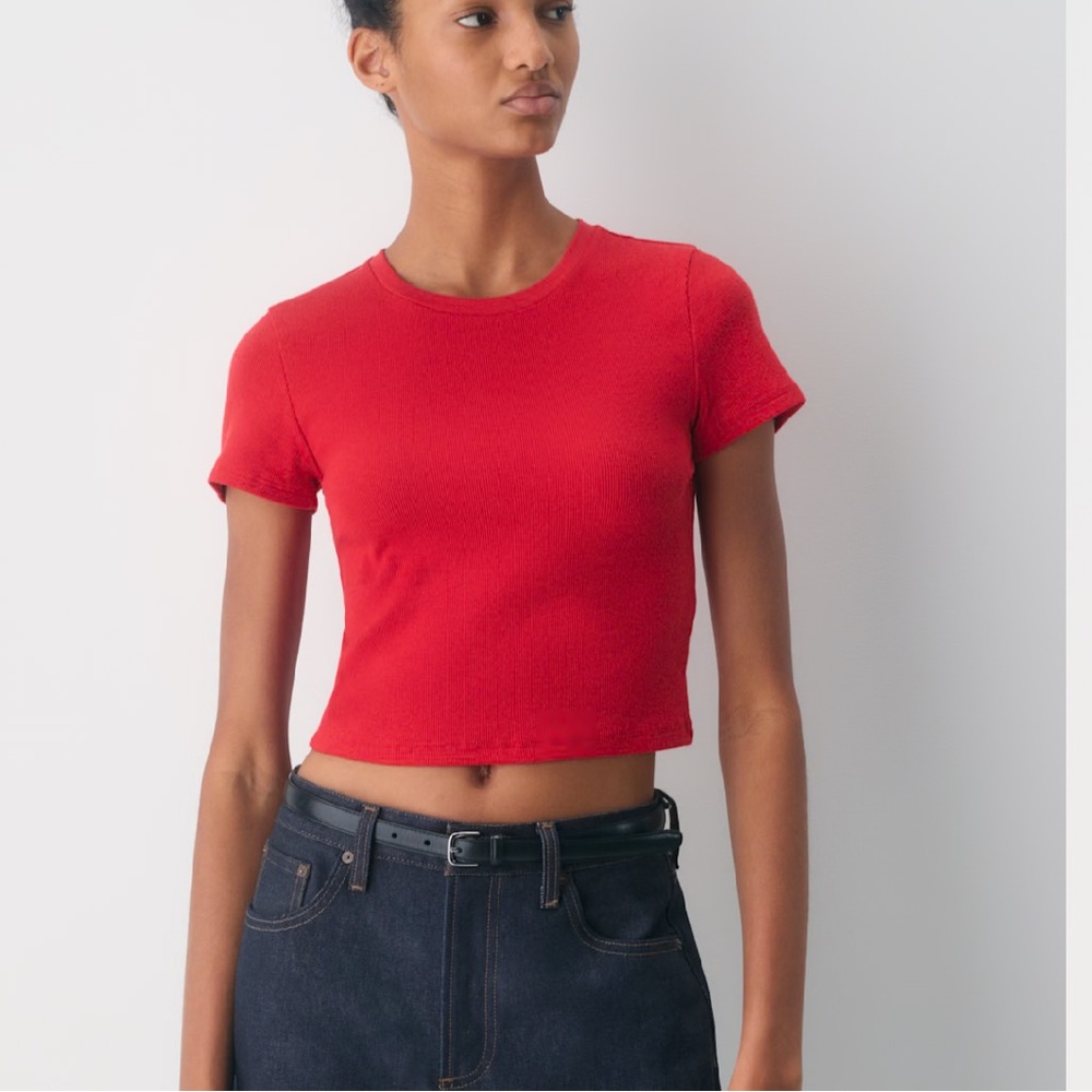 aritzia homestretch waist red tshirt